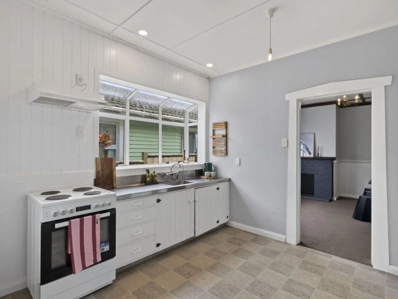 14 Ngaio St,   Strandon