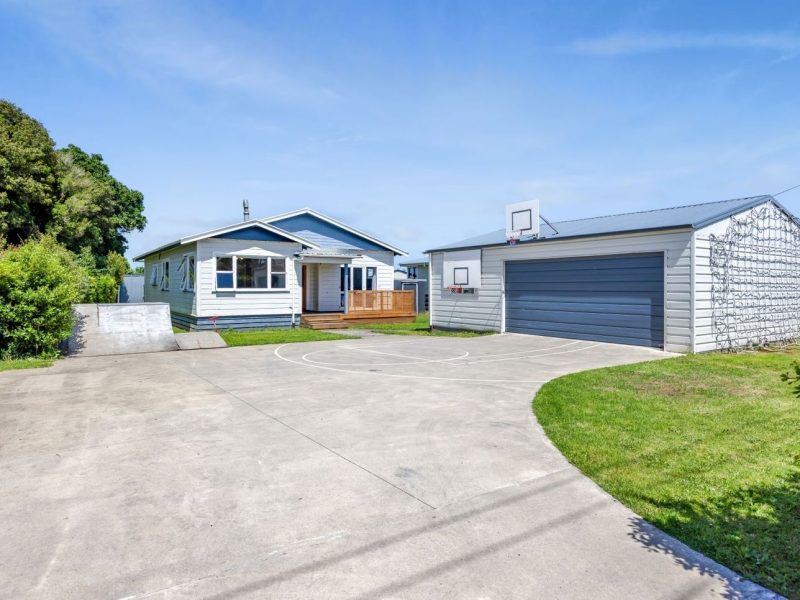 18 Cumming Street,  Okato