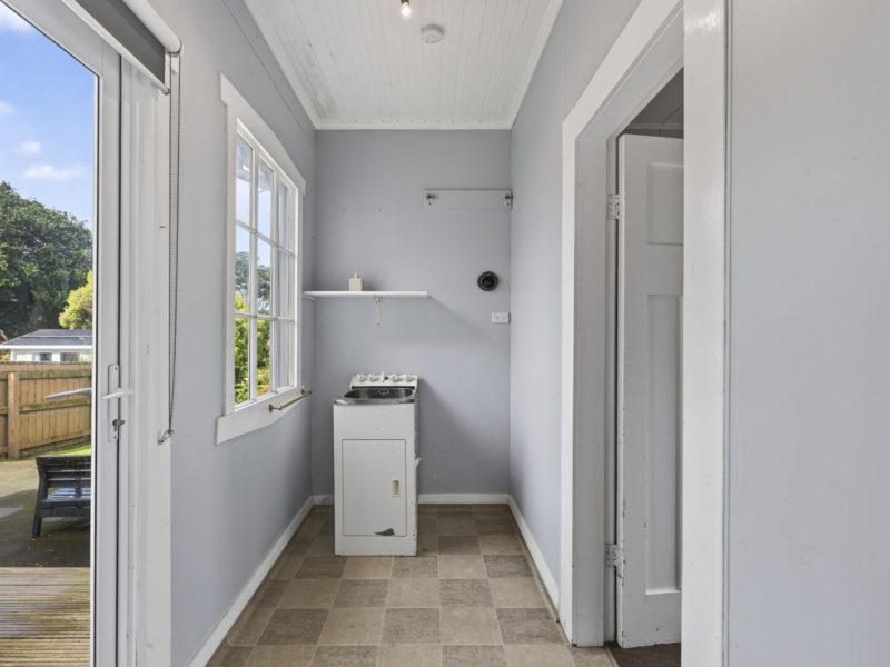 14 Ngaio St,   Strandon