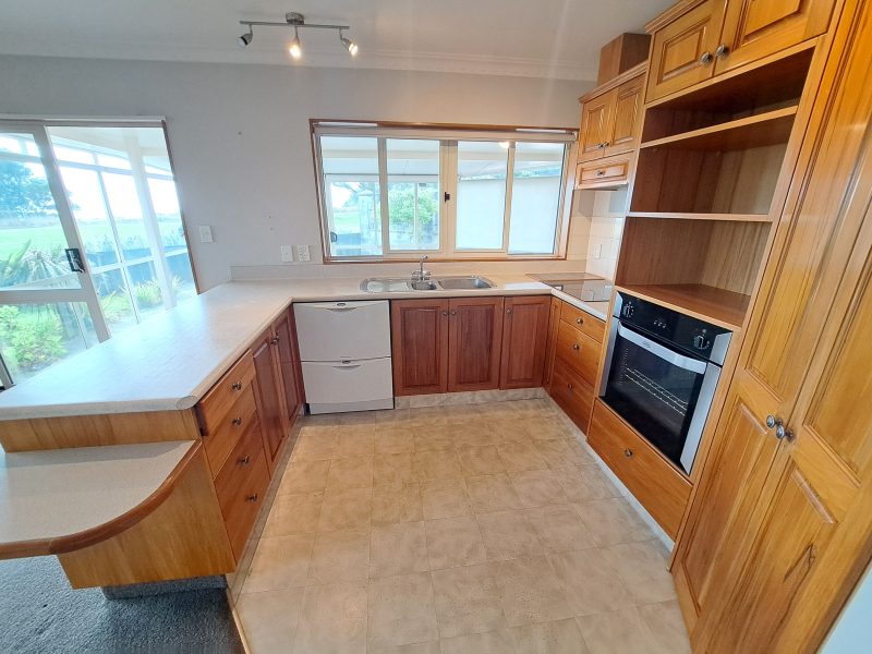 2 Kawaroa Lane, NP Central