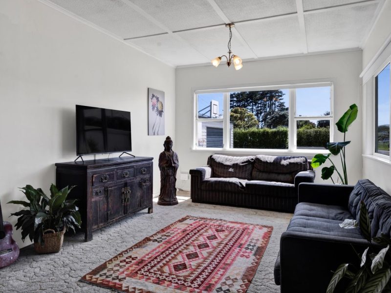 18 Cumming Street,  Okato