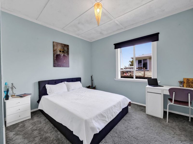 18 Cumming Street,  Okato
